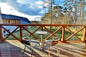 森の中でのワーケーション風景